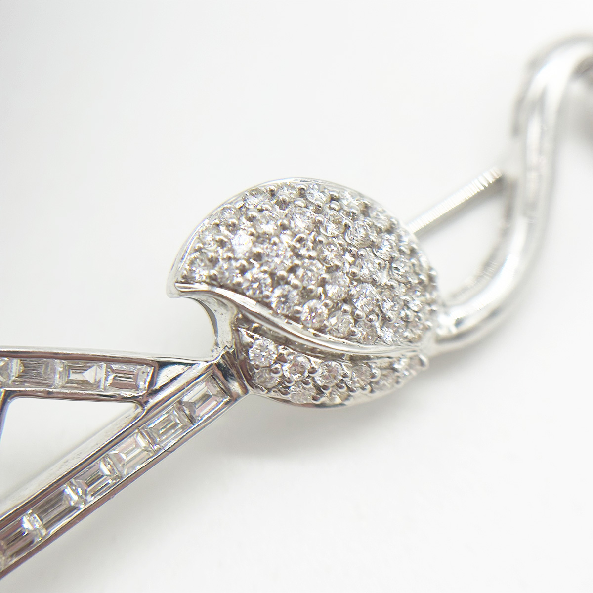 クイーン Queen プローチ ダイヤモンド ルビー WG  宝石 【中古】10004754